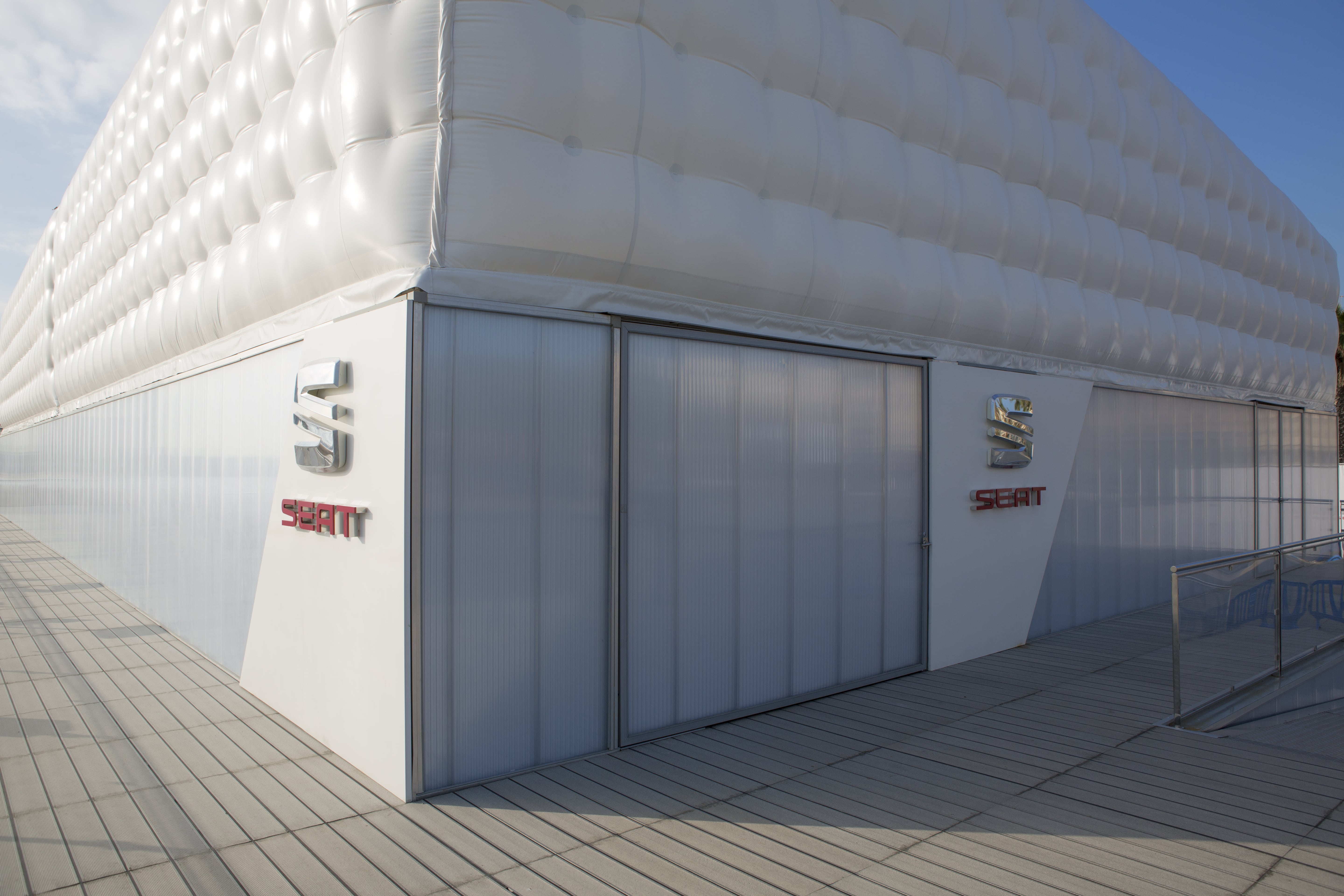 Sistemas (Policarbonato Celular) - Obra Privada - Stands (SEAT - Barcelona)