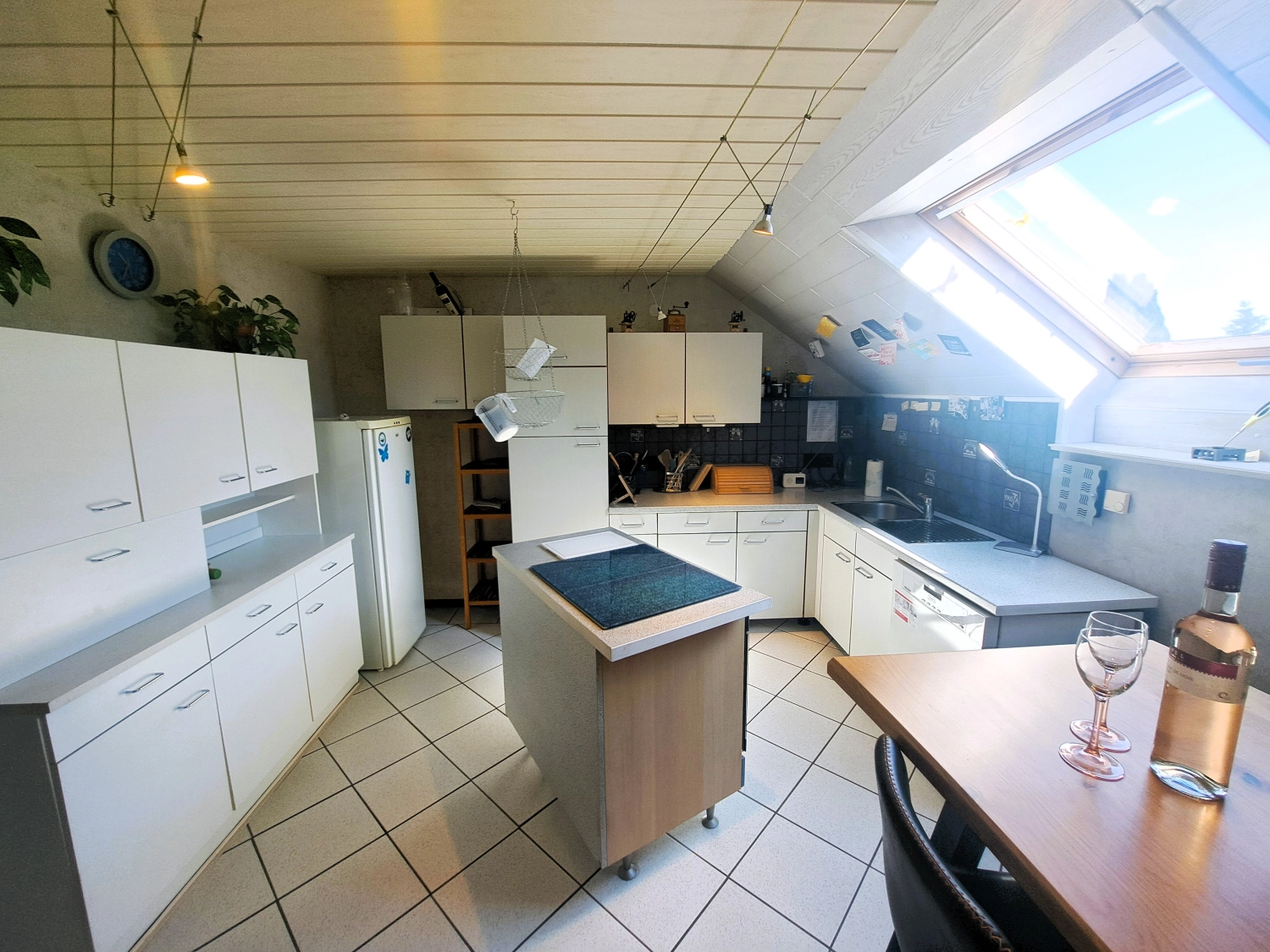 Immobilienperle Veronika Löffler, Esszimmer mit Esstisch für 6 Personen