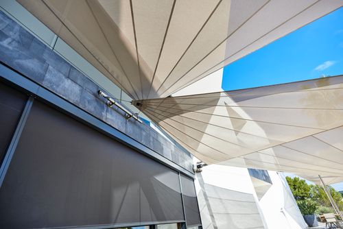 Architektur und Design - SunSquare Sonnensegel für Villa auf Mallorca.