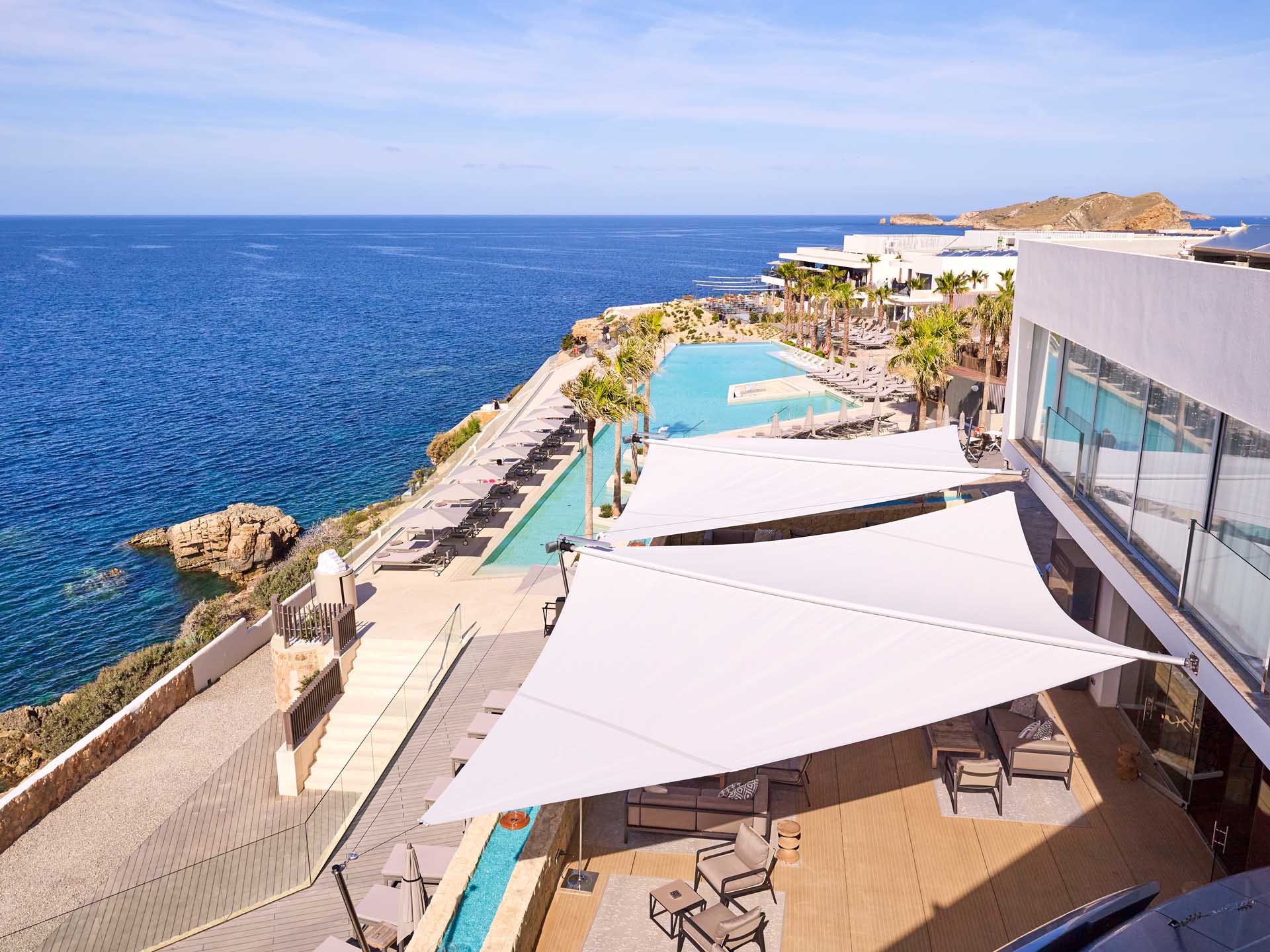 High-quality SunSquare sun sails at 7Pines Resort Ibiza: stylish sun and heat protection for the hotel’s outdoor areas – eight systems perfectly integrated into the resort’s design and architecture.
