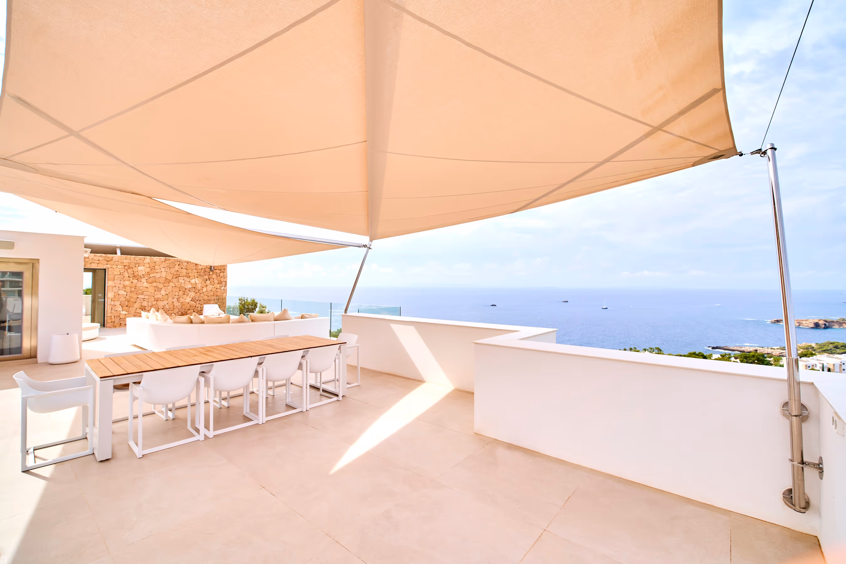 Outdoor living with sea view – featuring four SunSquare® systems