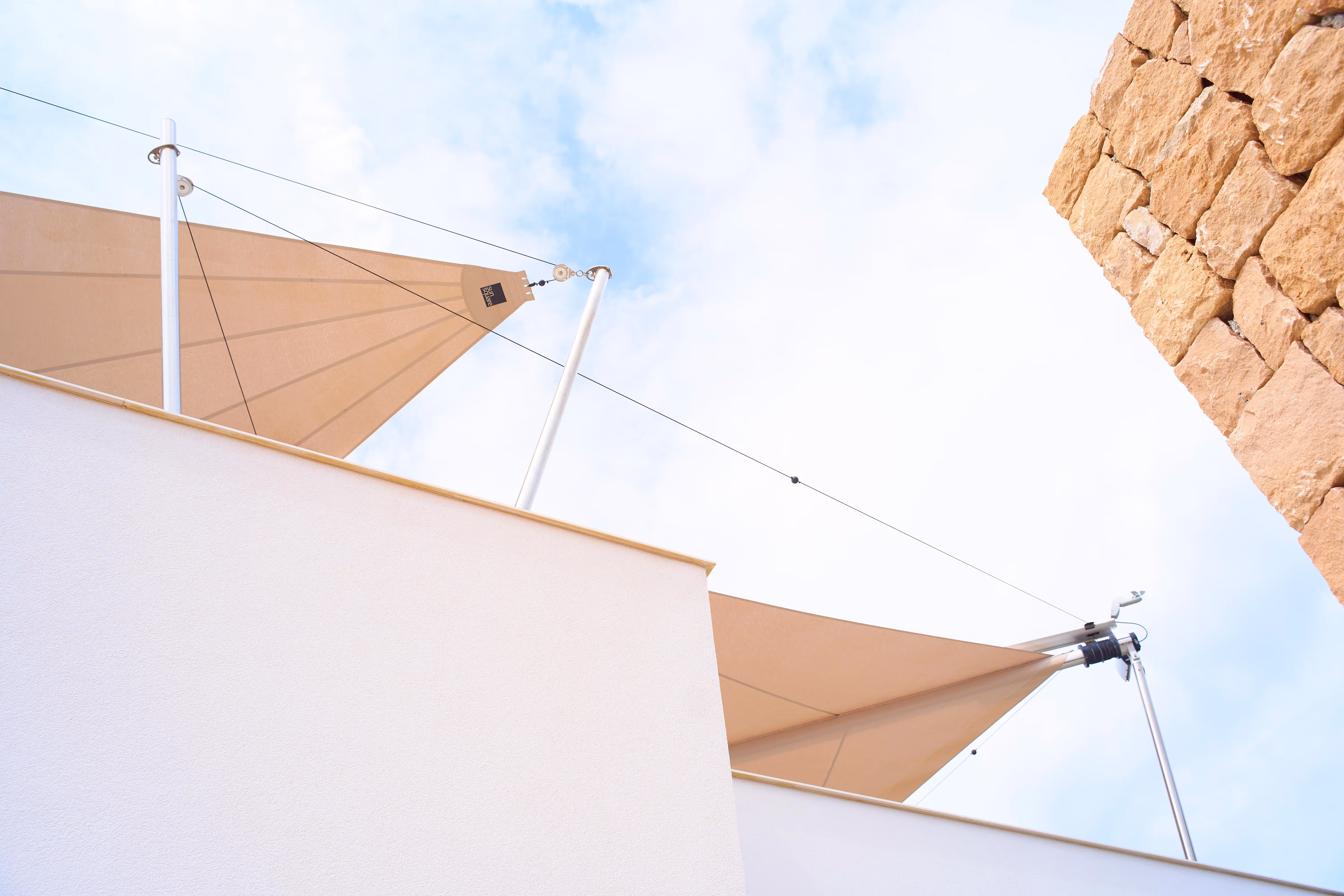 Ein exlklusives Projekt an der Küste mit vier Sonnensegel-Anlagen von SunSquare.