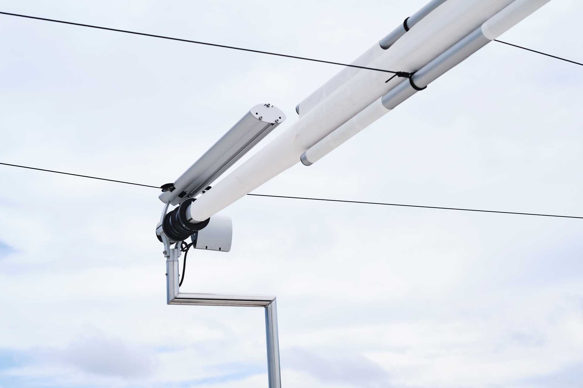 Eine Detailaufnahme der geschlossenen Rechteckanlage mit Knickstütze.