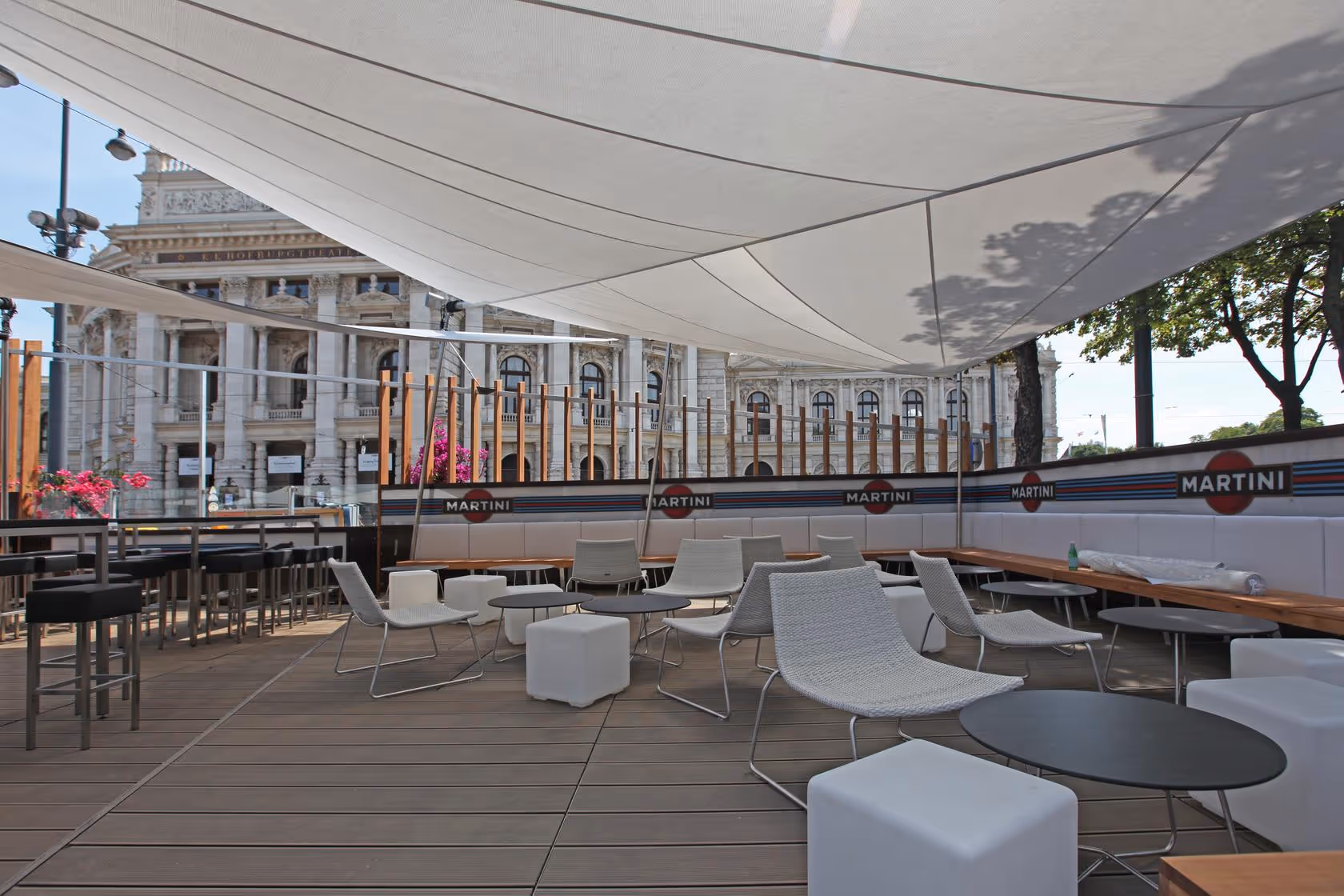 Sonnensegel bieten wetterfesten Komfort – unabhängig von Sonne, Wind oder Regen.