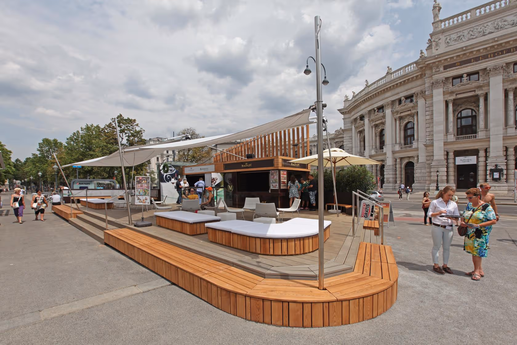 Durchdachte Beschattungslösungen erleichtern den Betrieb und steigern die Aufenthaltsqualität.