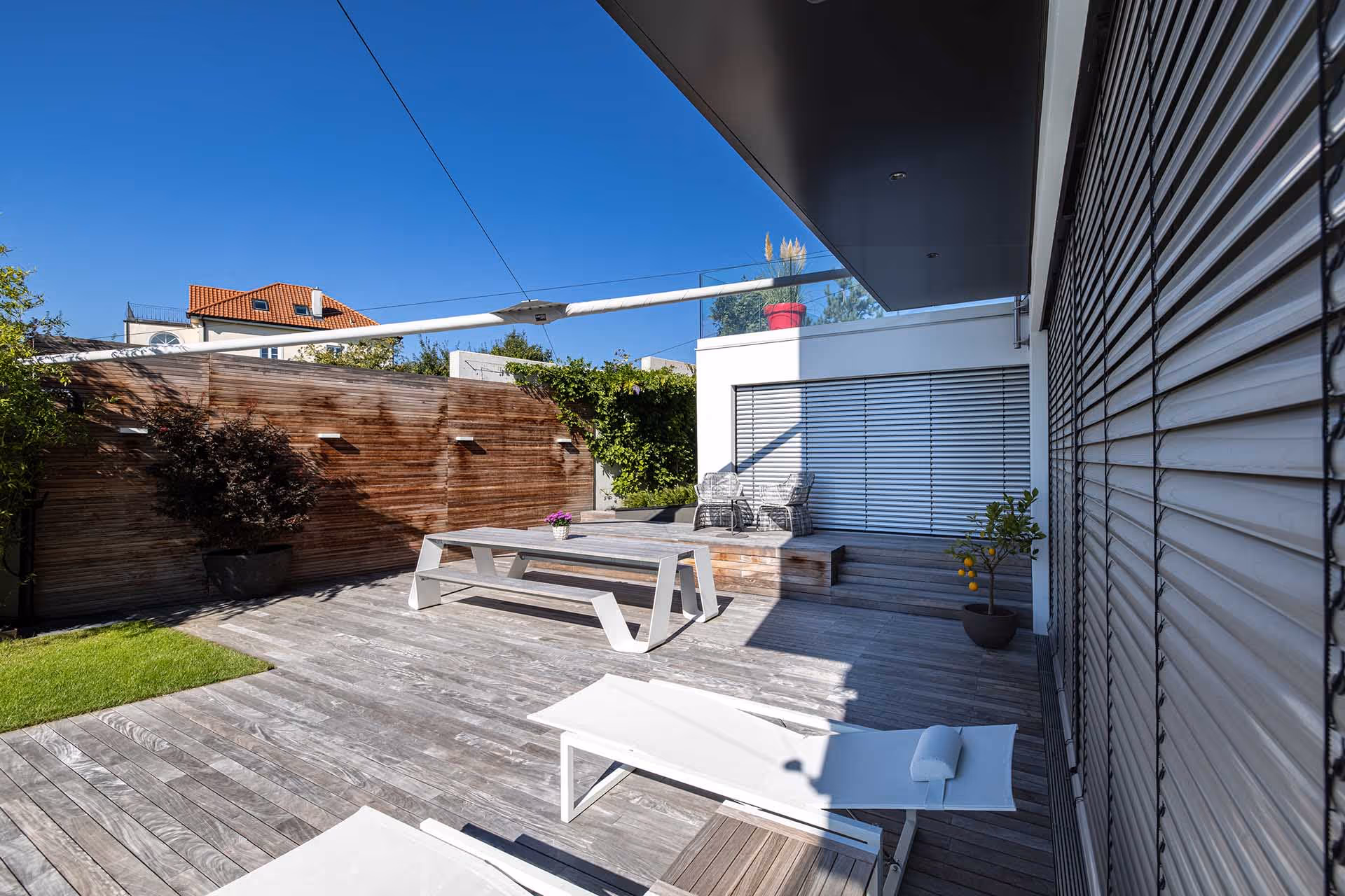 Eine geschlossene SunSquare Anlage ist kaum zu sehen.