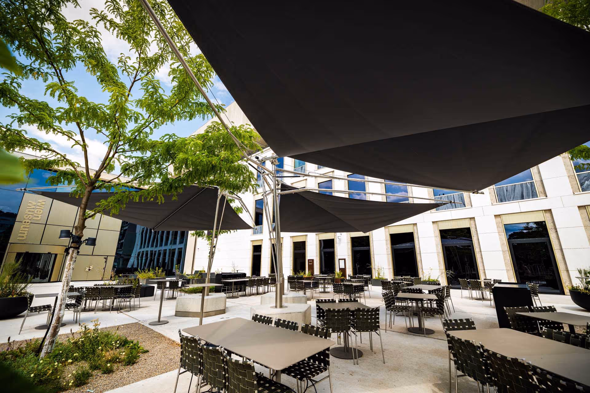 Detailaufnahme der hochwertigen Materialien und präzisen Verarbeitung der SunSquare Anlage.