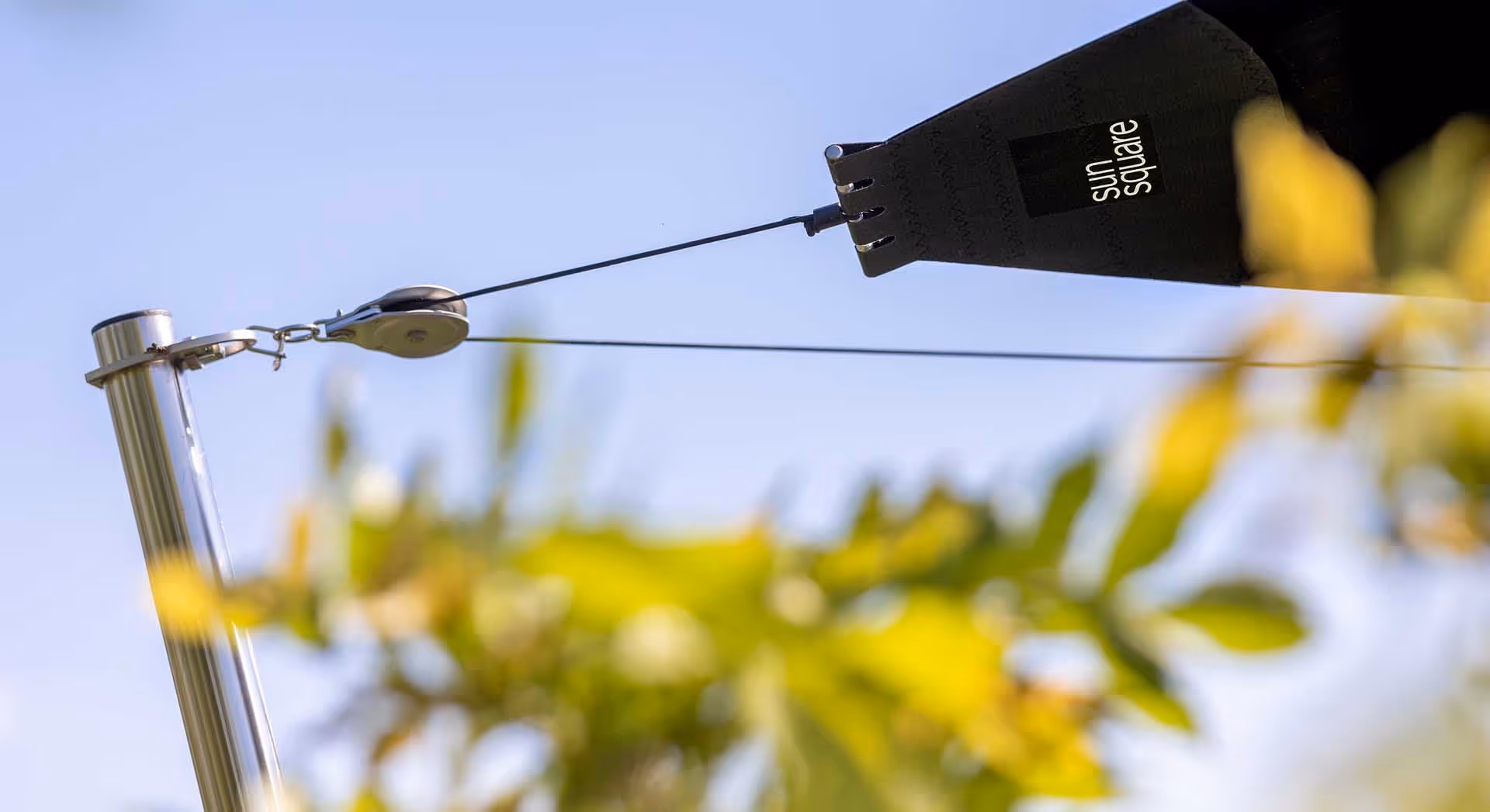 Detailaufnahme der hochwertigen Materialien und präzisen Verarbeitung des Segels.