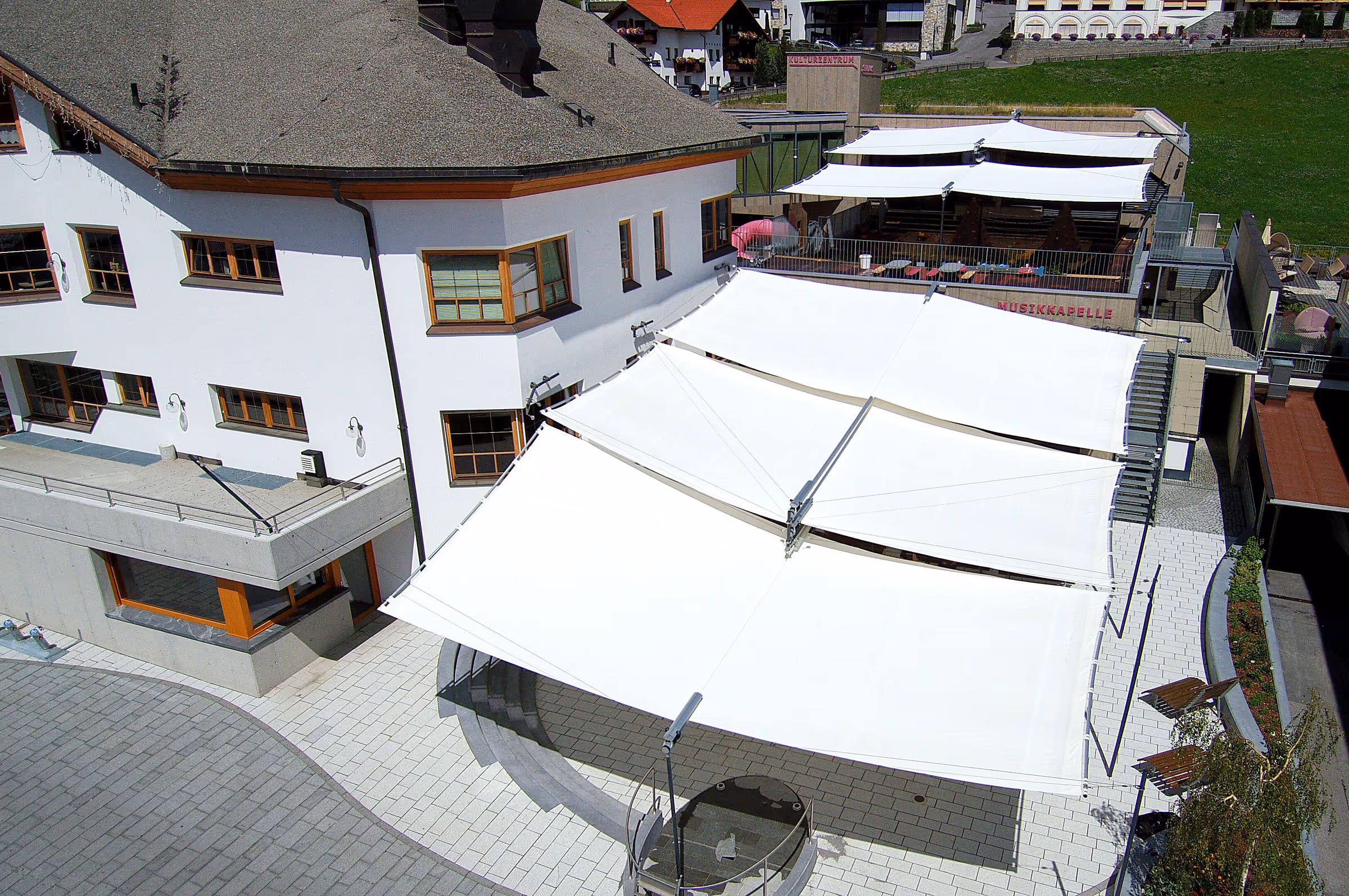 Technisch präzise Umsetzung durch Star-Roll Sun Shade Trading GmbH in Zusammenarbeit mit Gerald Wurz.