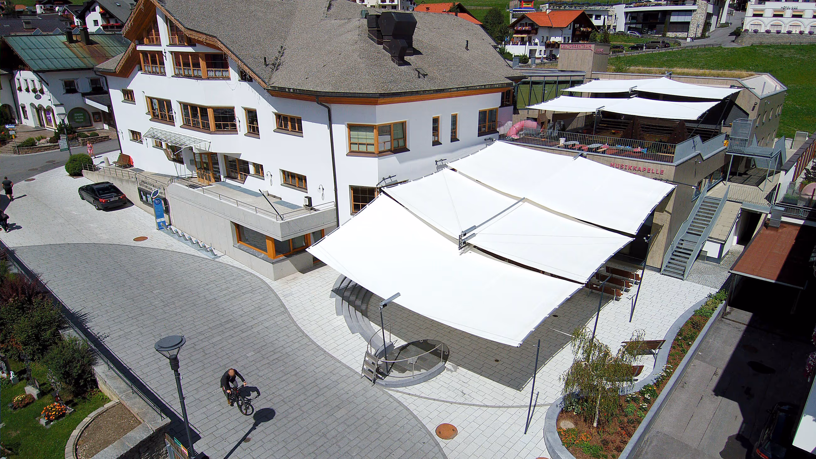 Technisch präzise Umsetzung durch Star-Roll Sun Shade Trading GmbH in Zusammenarbeit mit Gerald Wurz.