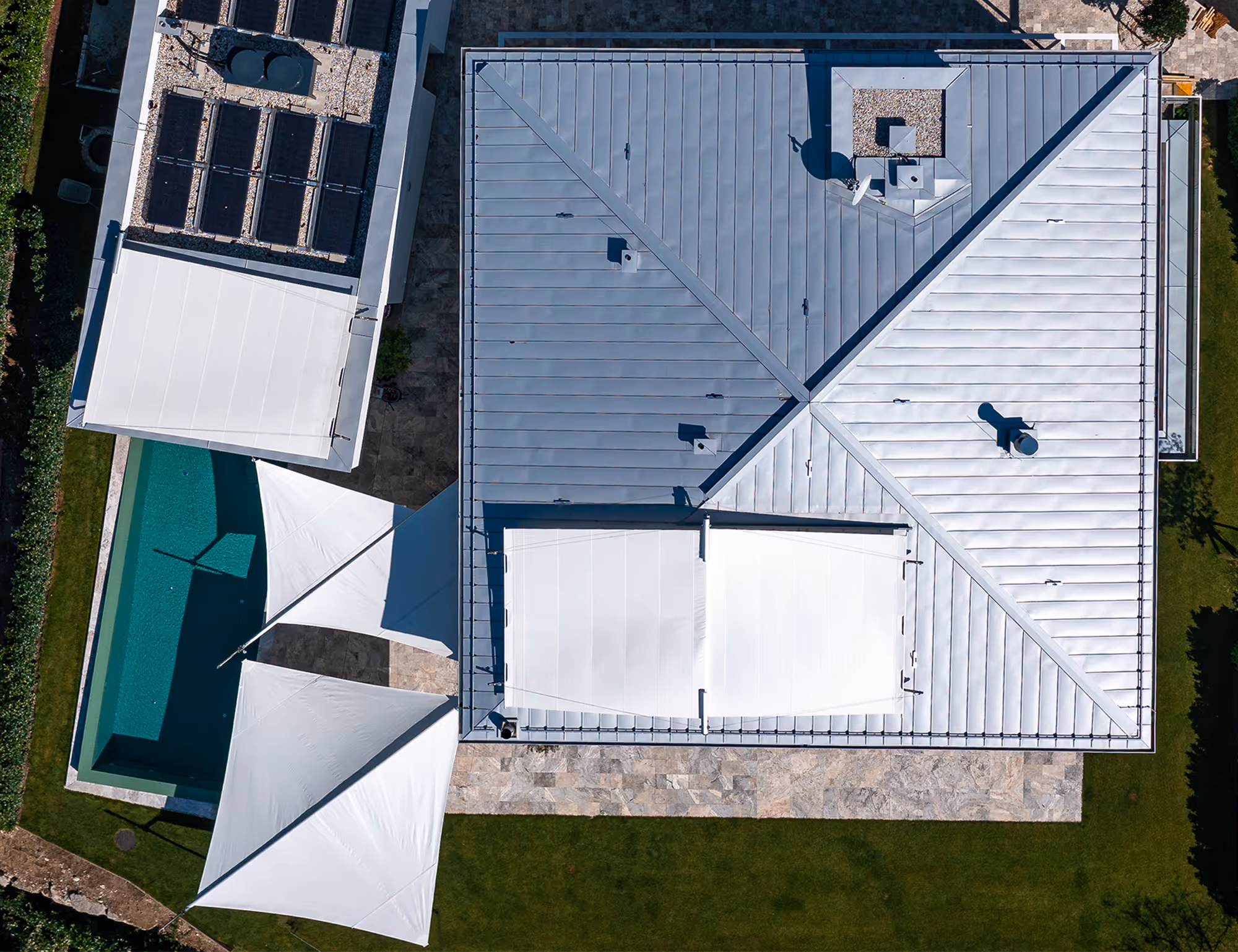 An aerial photo shows a house and the SunSquare awnings built around and on the terraces of the house.