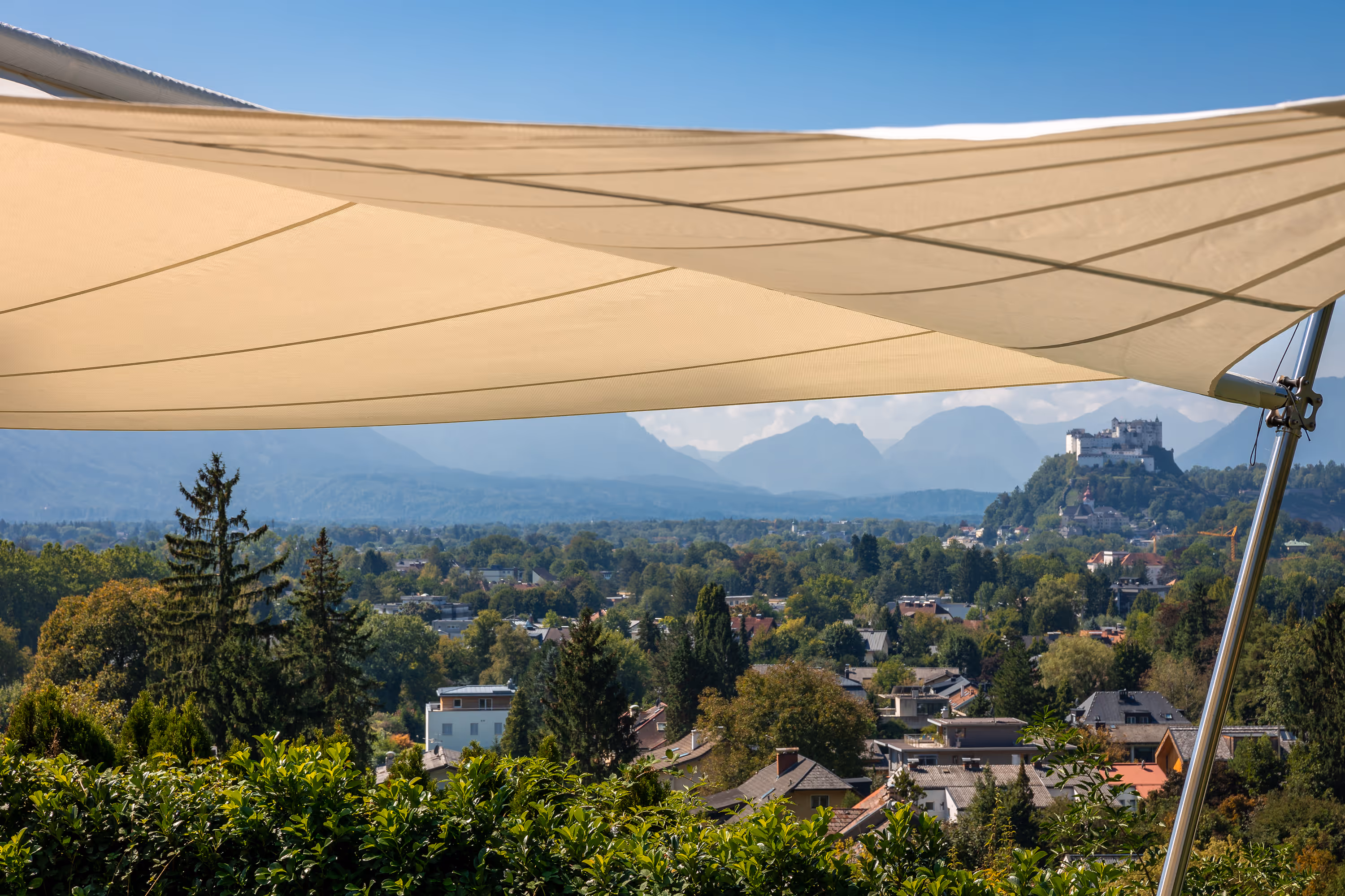 Im Hintergrund die Festung Salzburg zu erahnen.