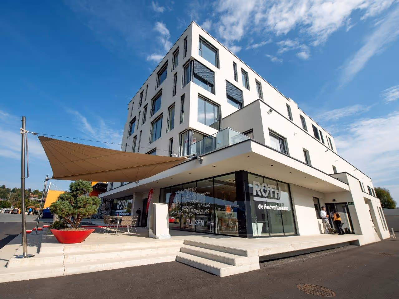 Manuelle Höhenversteller an den Segelenden ermöglichen flexible Anpassung des Schattenwurfs.