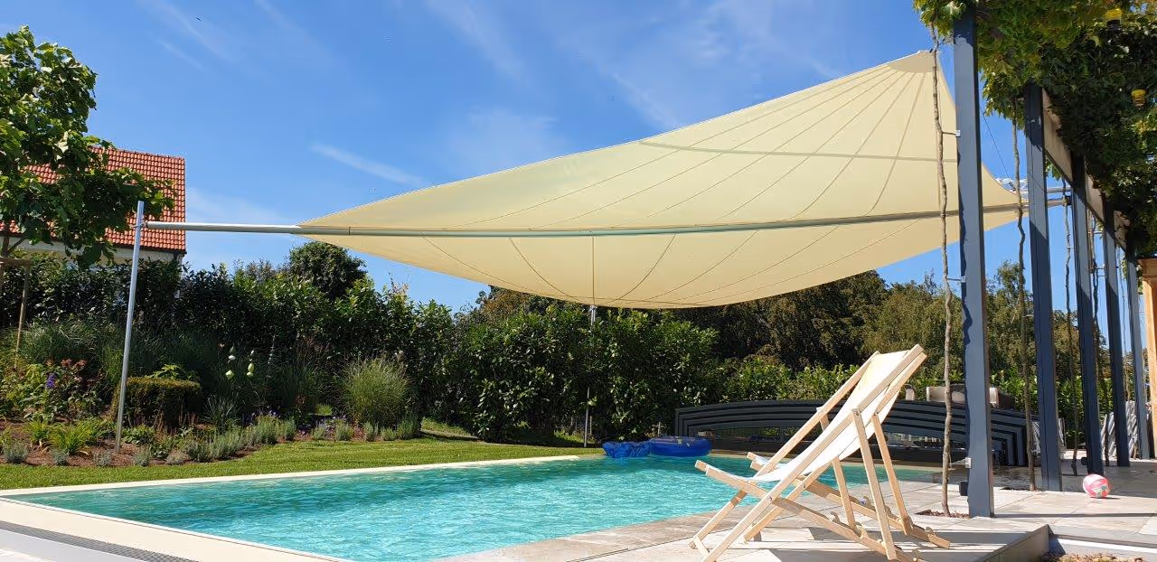 Eleganter Schutz für heiße Tage – SunSquare Sonnensegel als Highlight im Garten