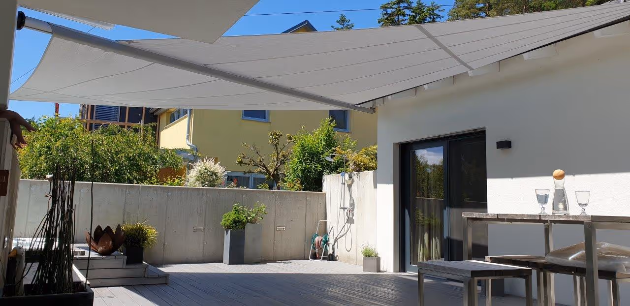 Seitliche Ansicht der Anlage – klare Linien, dezente Integration und maximale Funktion auf kleinem Raum.