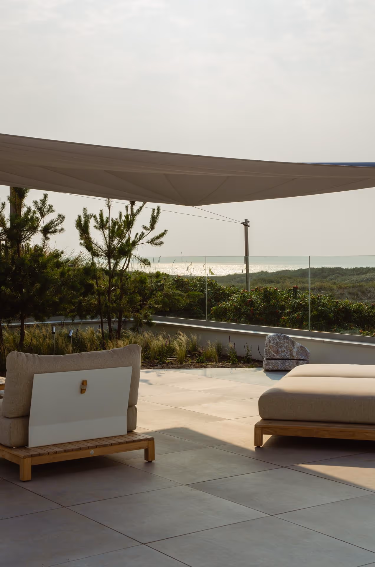 In diesem Strandpark in den Niederlanden unweit der Nordsee wurde ein SunSquare Sonnensegel errichtet.