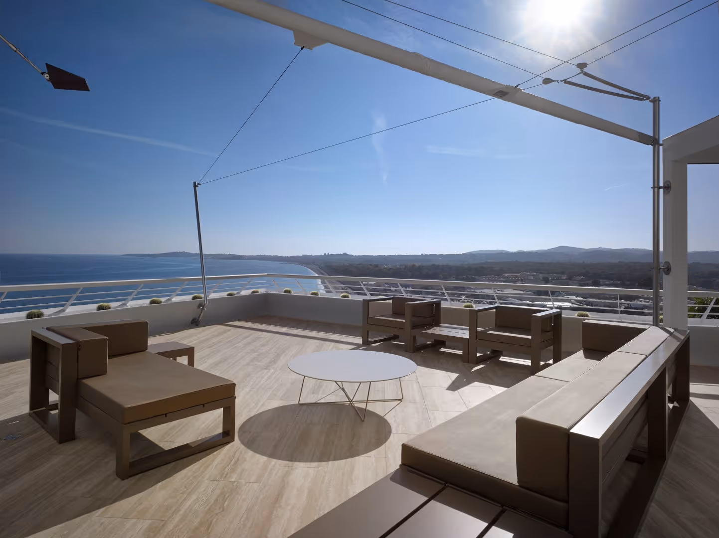 SunSquare Sonnensegel-Anlage geschlossen und so dezent.