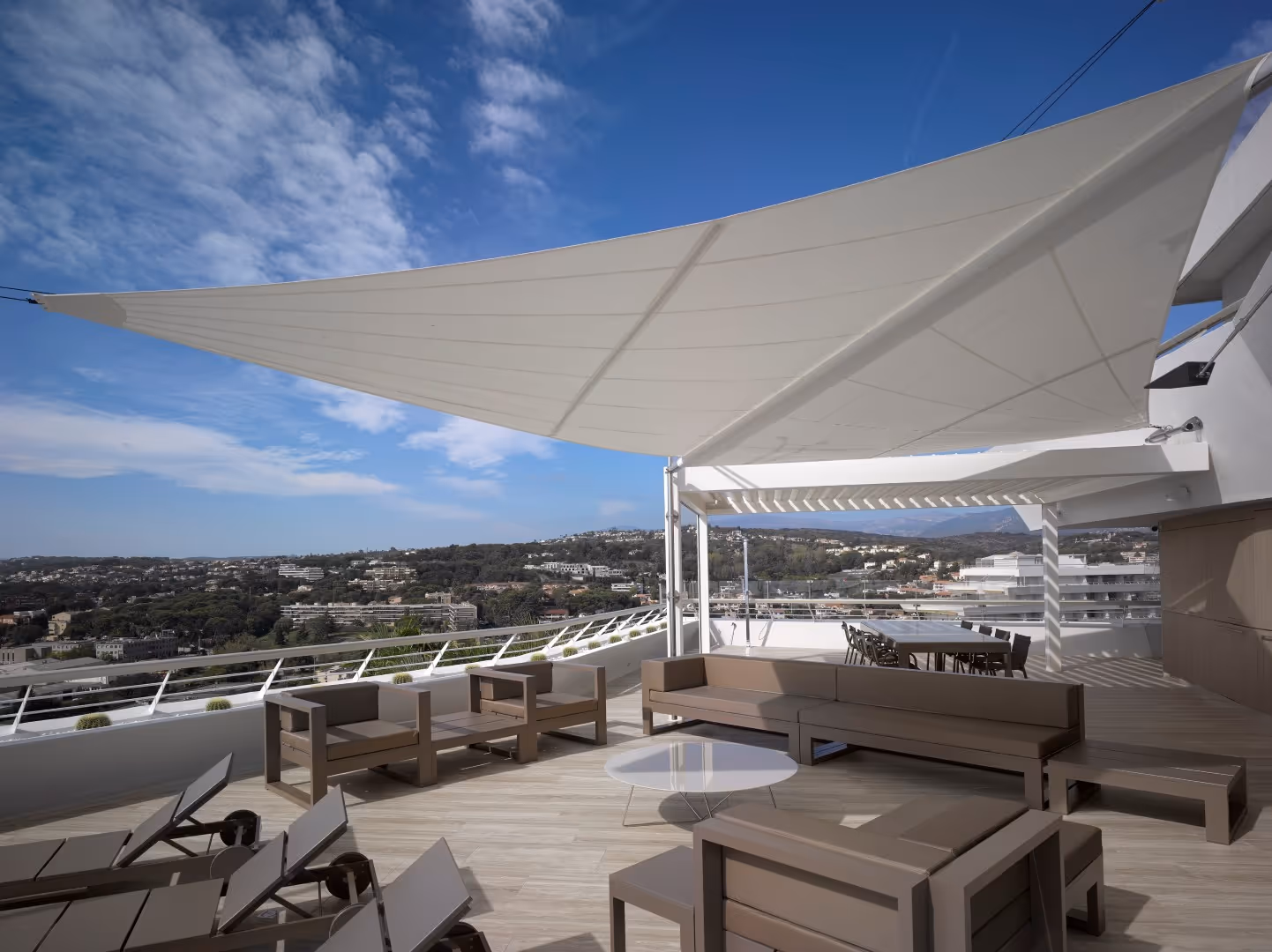 SunSquare Anlage auf einer Dachterrasse in Nizza mit herrlichem Weitblick.