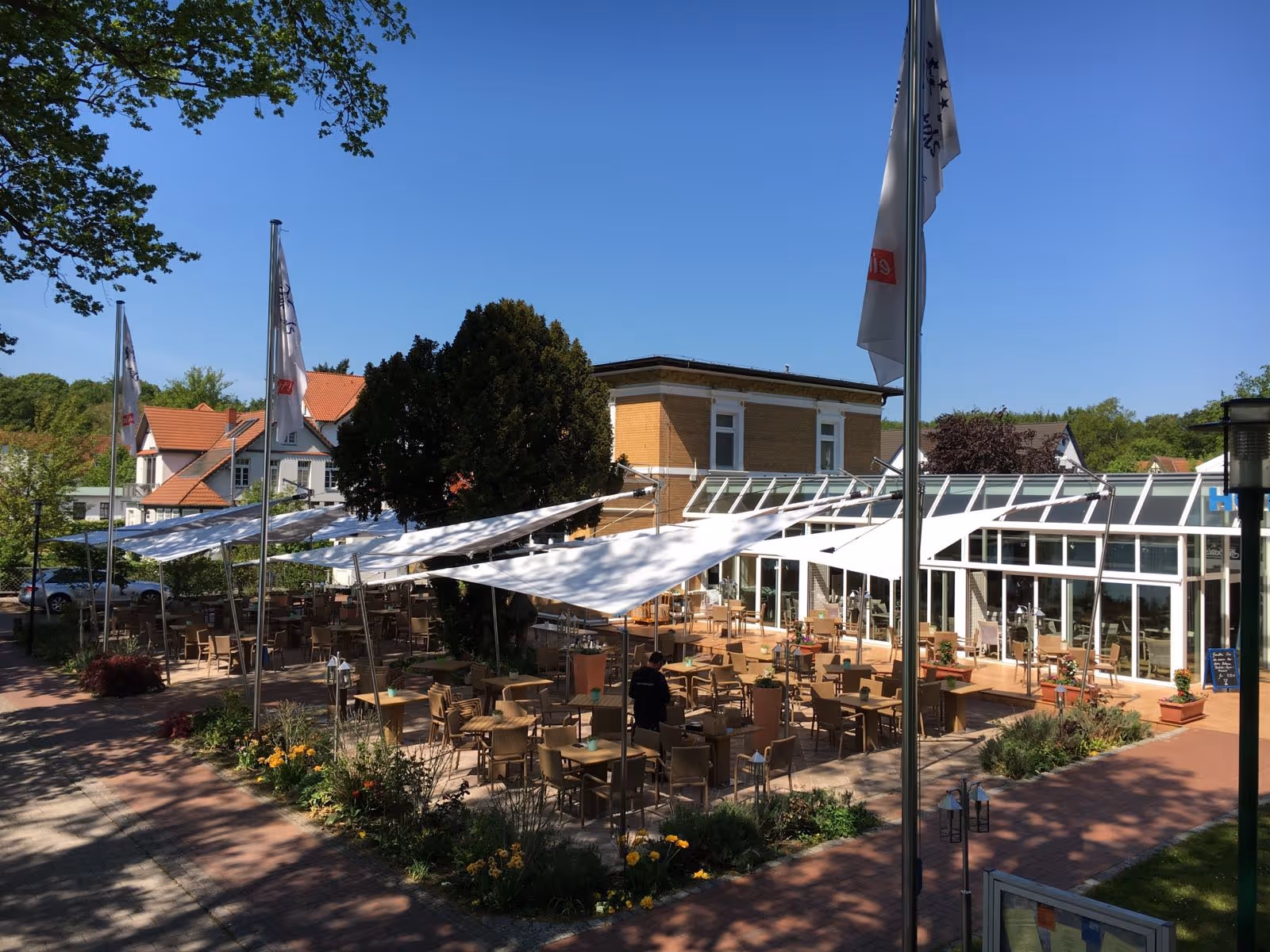 Im hohen Norden in Plau am See wurden acht SunSquare Anlagen für den Außenbereich des Seehotels errichtet.