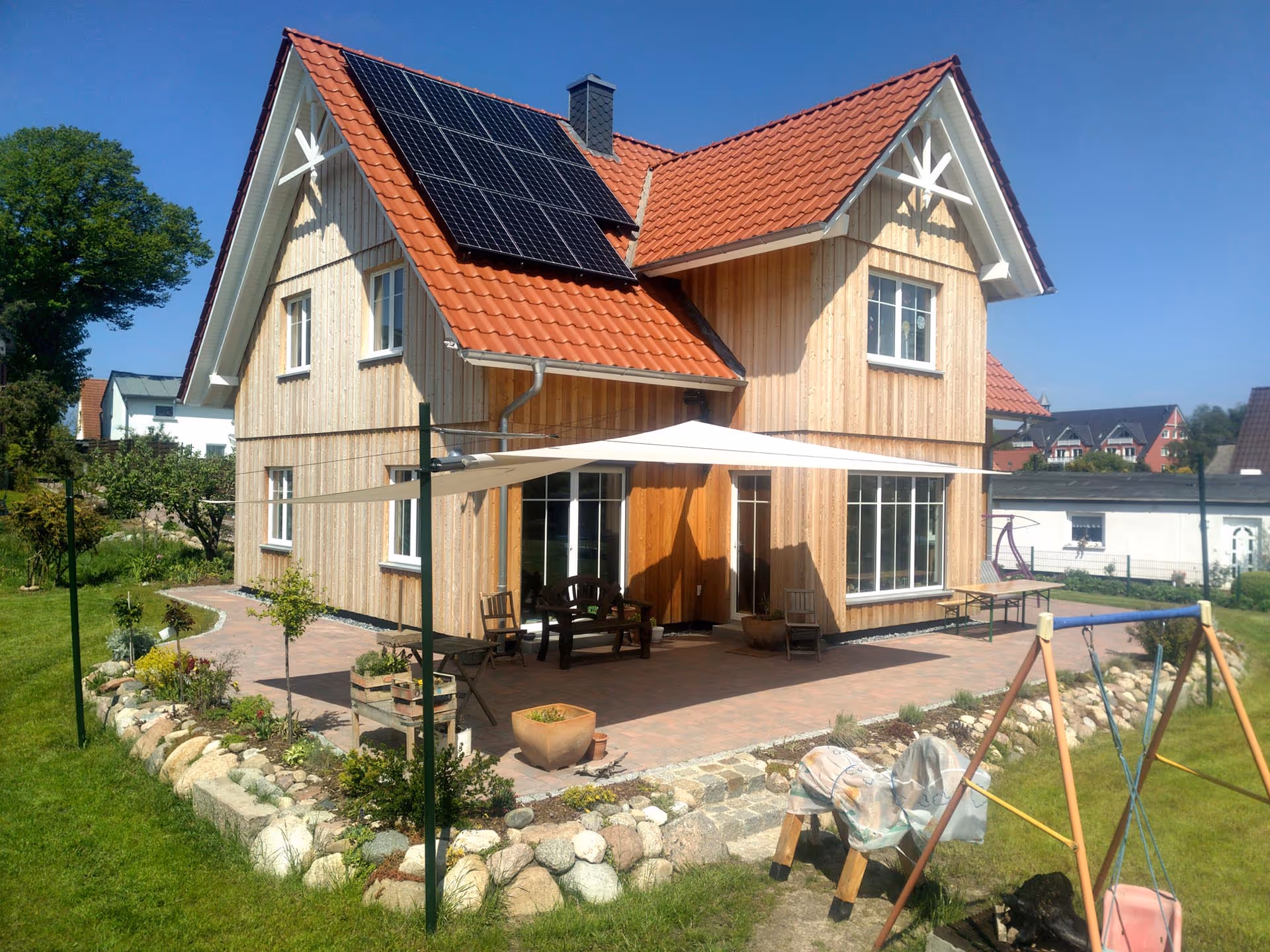 Stützen in Tannengrün - das ist möglich. Gegen einen Aufpreis können SunSquare Stützen pulverbeschichtet werden.