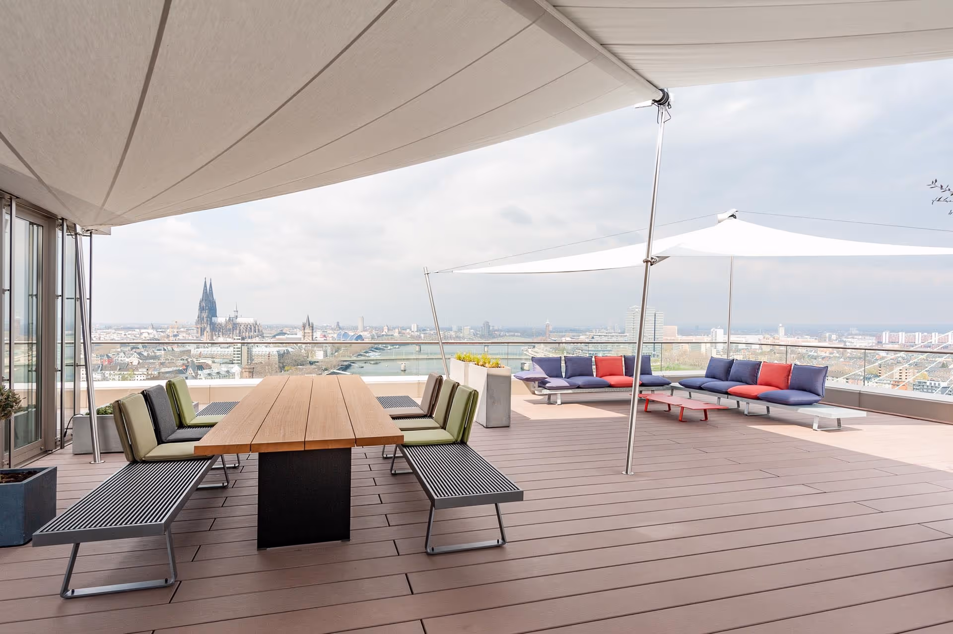 Die Stimmung unter dem SunSquare Segel eingefangen.