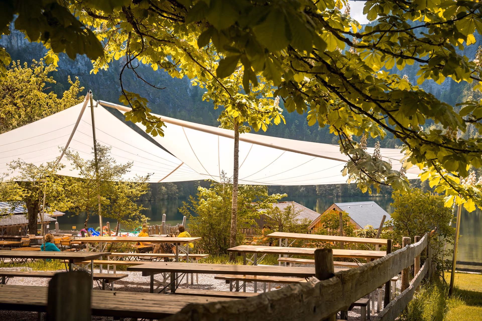 Schutz und Gemütlichkeit im Gastgarten am Gleinkersee.