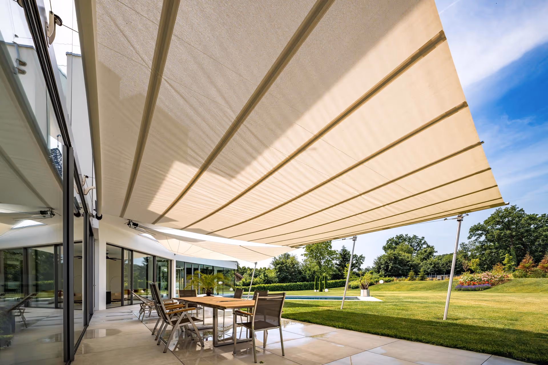 Das Gewebe Soltis 92 ist wasserdurchlässig, bietet aber einen zuverlässigen Sonnenschutz.