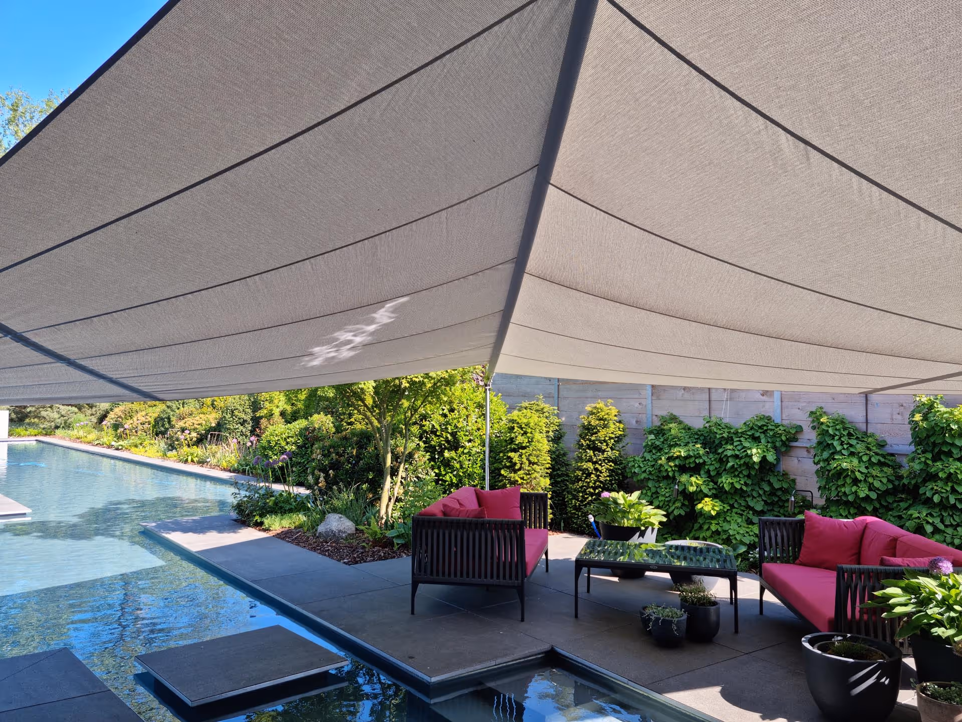 Das SunSquare Segel von unten betrachtet.