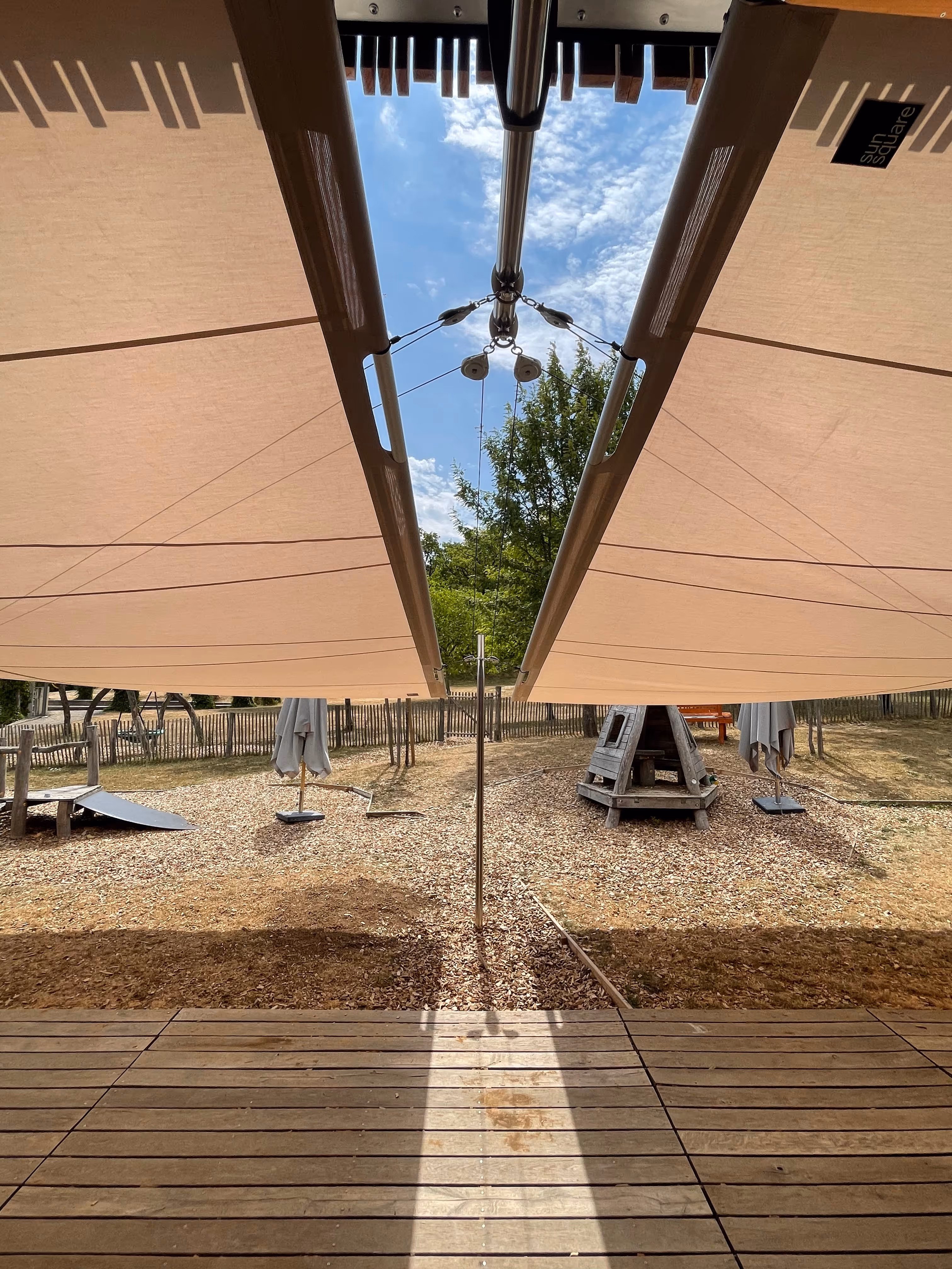 Hier kommen die beiden SunSquare Anlagen zusammen - ein kleiner Spalt entsteht.