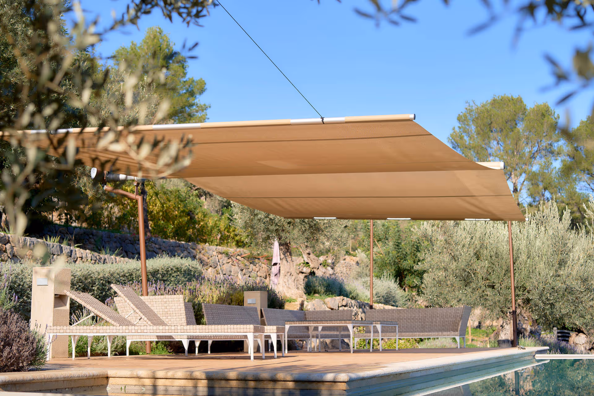 SunSquare Rechteck-Cantilever für spanischen Pool.