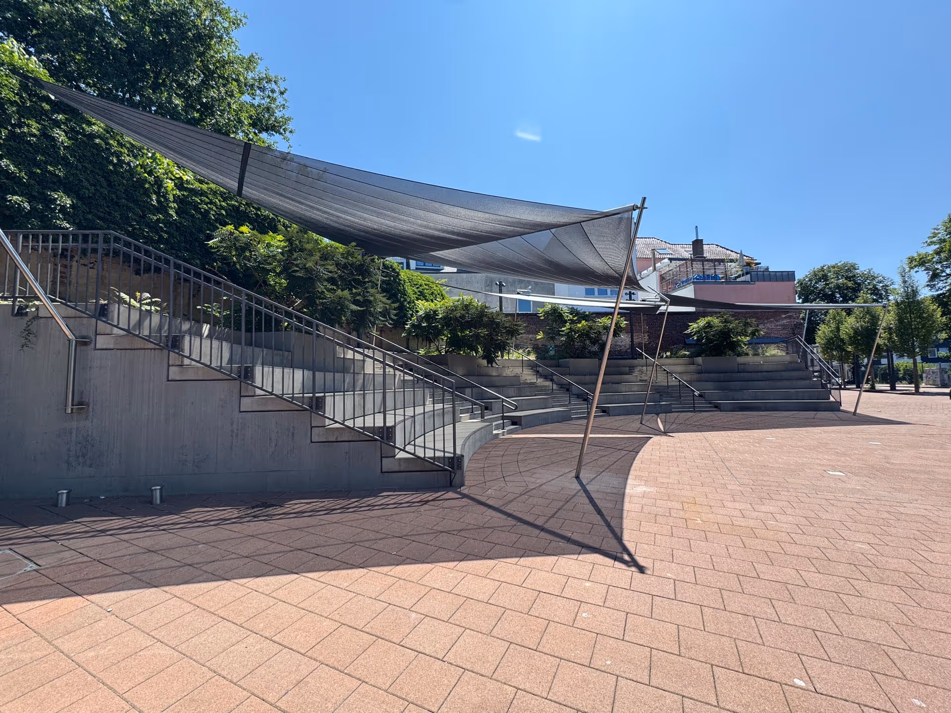 City meets shadow — Rhein-Sieg Forum