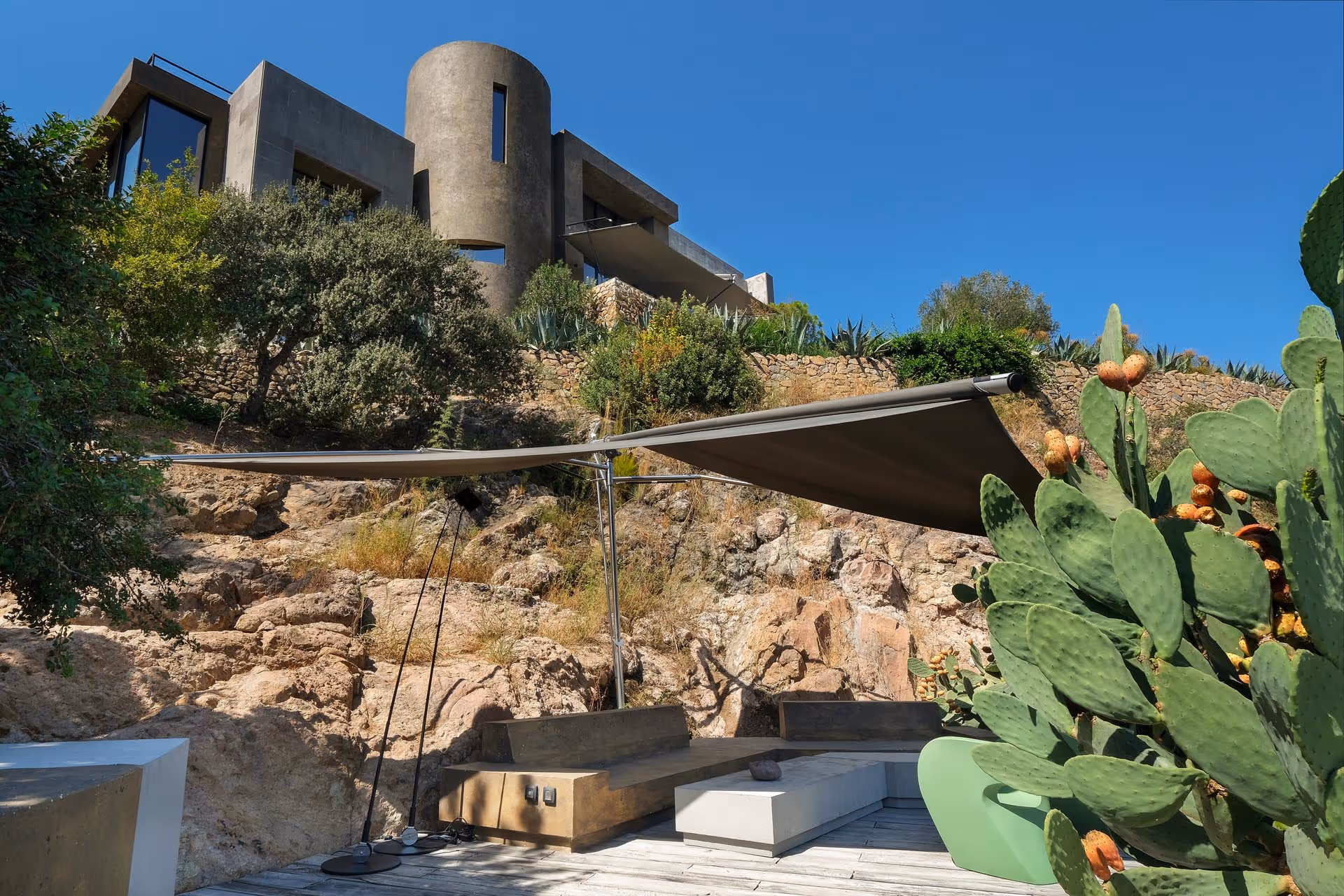 Der SunSquare FOLD & ROLL nahe am Meer.