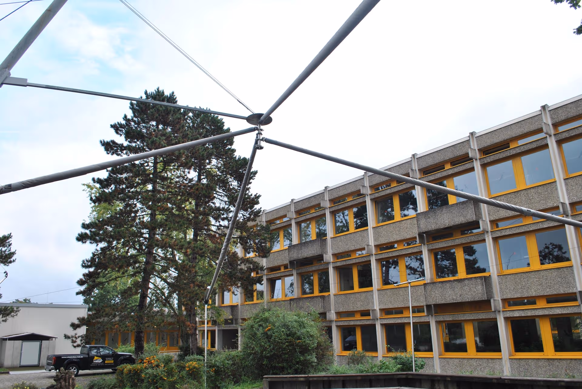 Die SunSquare-Sonderkonstruktion geschlossen - dezent und futuristisch.