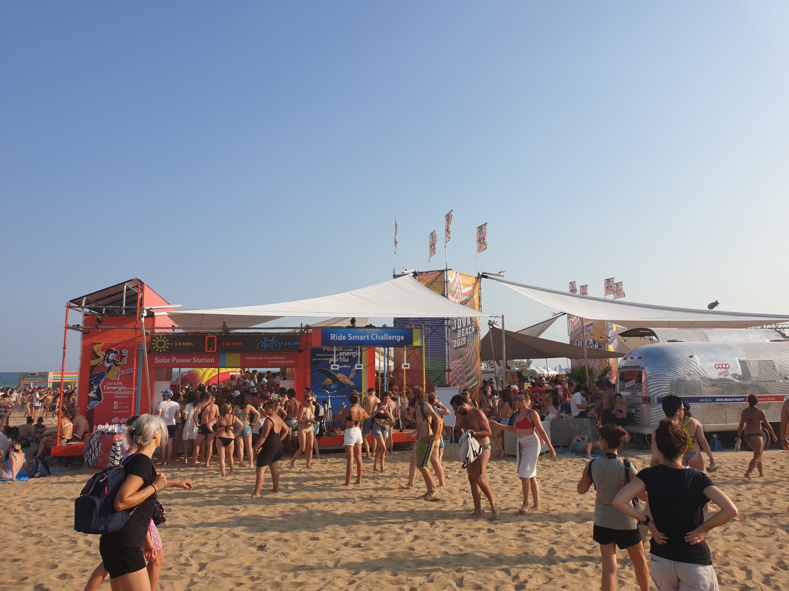 Langsam treffen die Jova Beach Partypeople ein um eine fulminante Veranstaltungsreihe zu erleben.