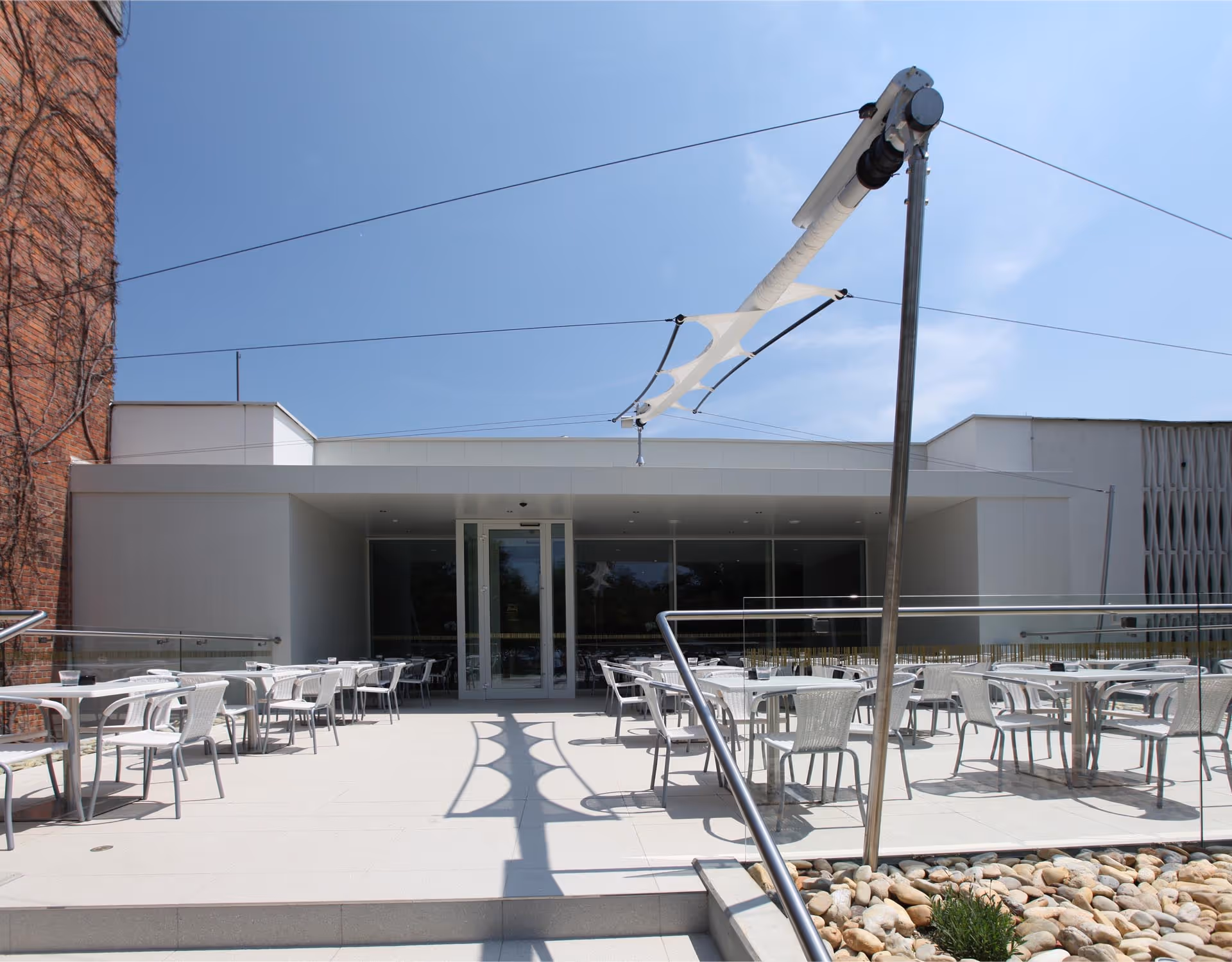 Designausgezeichnete SunSquare-Segel beim Gastronomieprojekt Café Livada – Red Dot Award 2010.