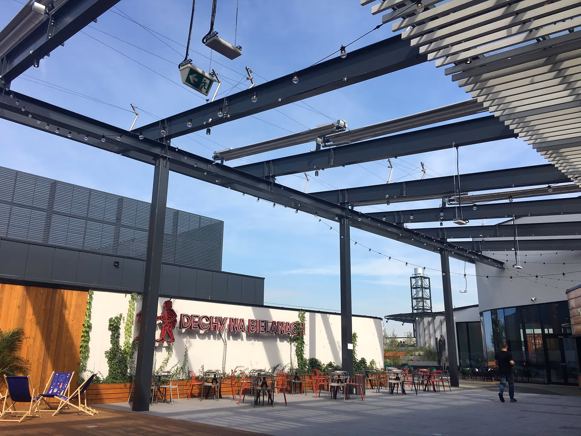 Velasolis realisiert großflächige SunSquare-Anlage für Einkaufszentrum in Polen.