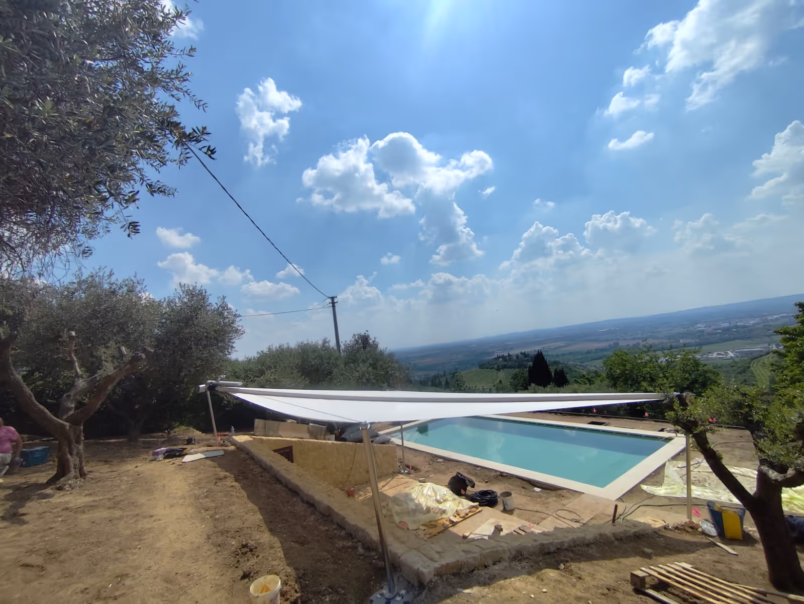 Italienisches Outdoor-Design mit SunSquare® Sonnensegel – stilvoller Schutz vor Sonne und Regen