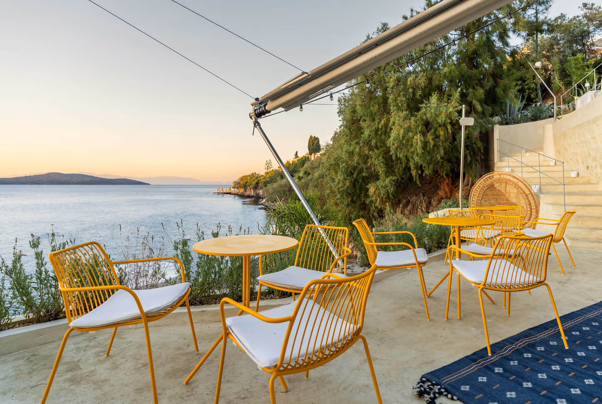 Hinsetzen und genießen - mehr möchte und muss man in diesem wunderschönen Beachfront-Restaurant in Bodrum nicht tun.