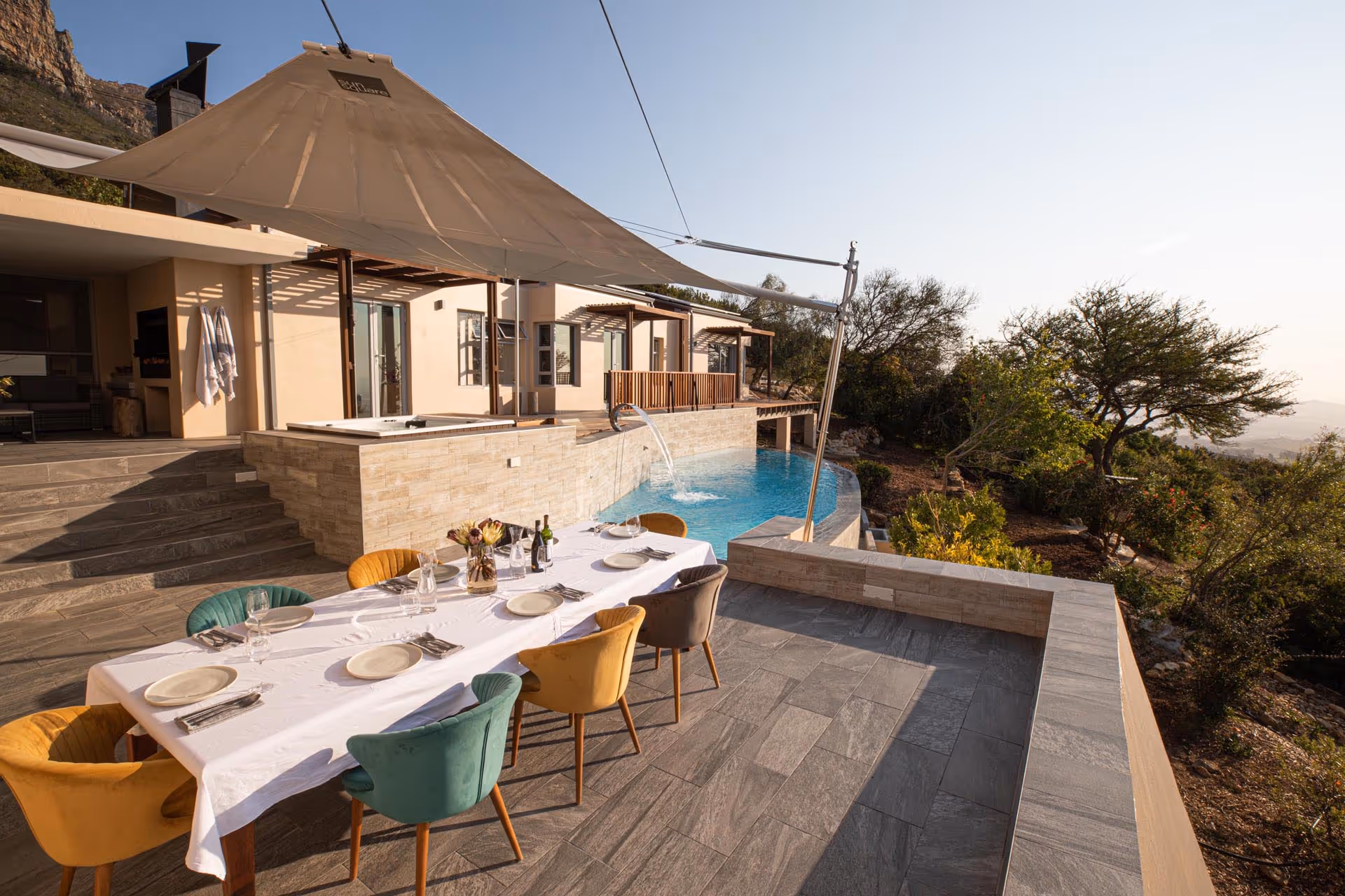 The terrace with pool invites you to linger, and the farm is self-sufficient, equipped with solar energy and a water treatment system.