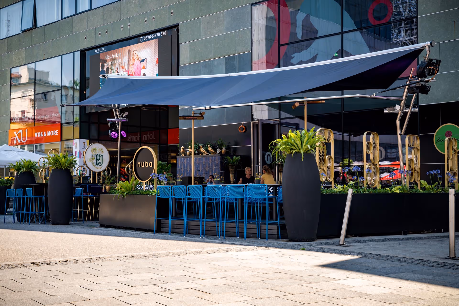 Projekt von Star-Roll: der FOLD & ROLL AXIS für das Restaurant Nuba in Linz.