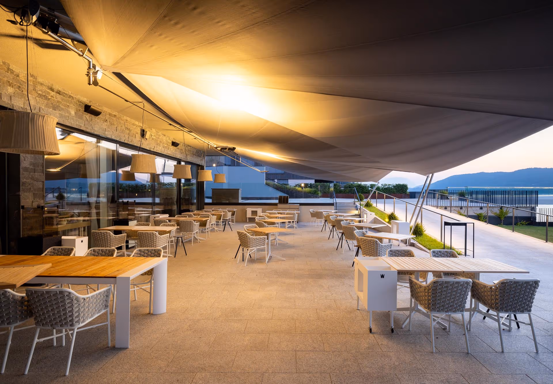 Die SunSquare Leuchten im Einsatz - Abendstimmung am Wörthersee.