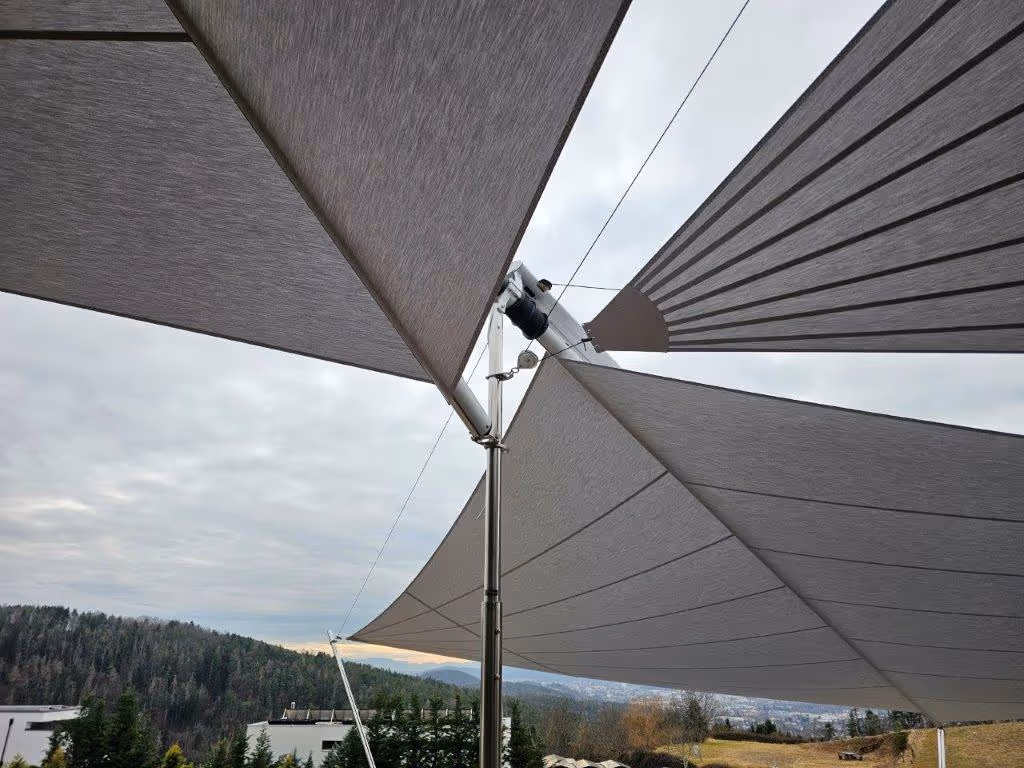 Montageeinblicke von Konrad Sonnensegel.