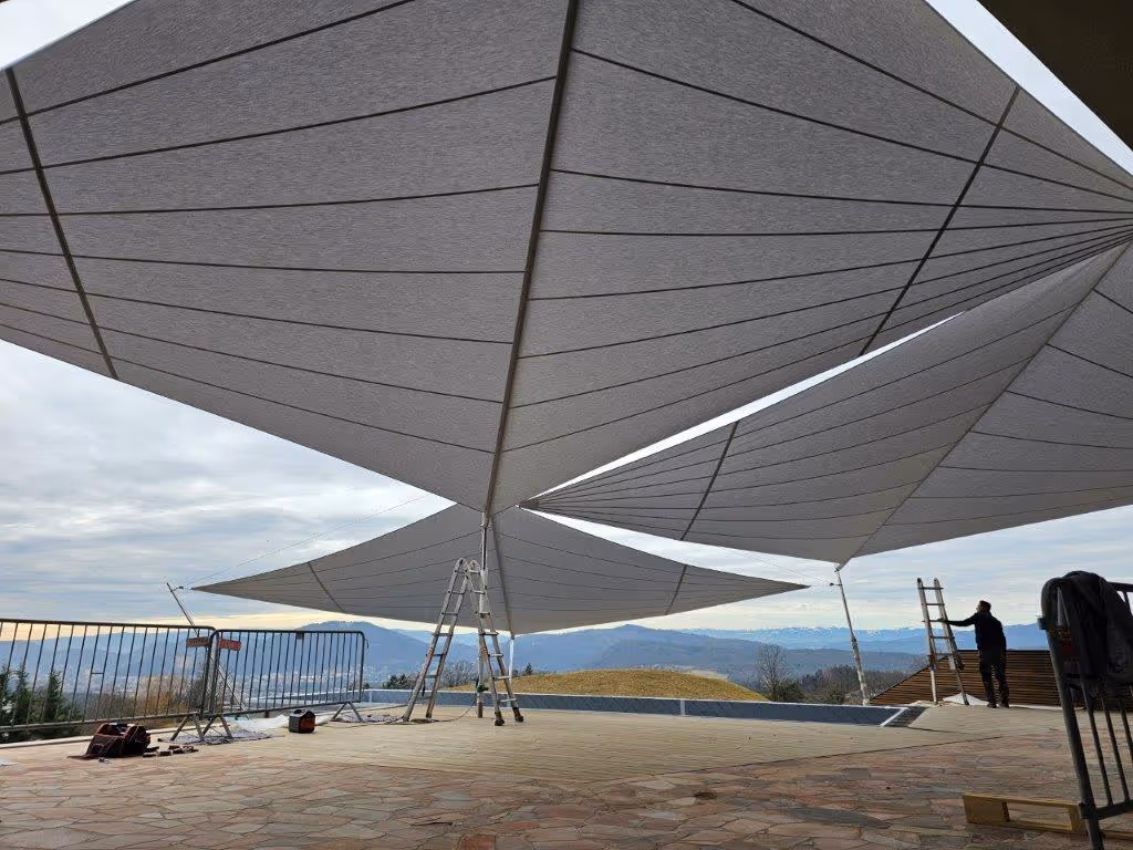 Montageeinblicke von Konrad Sonnensegel.