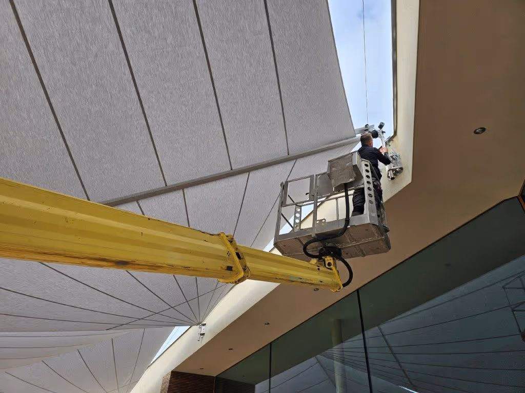 Montageeinblicke von Konrad Sonnensegel.