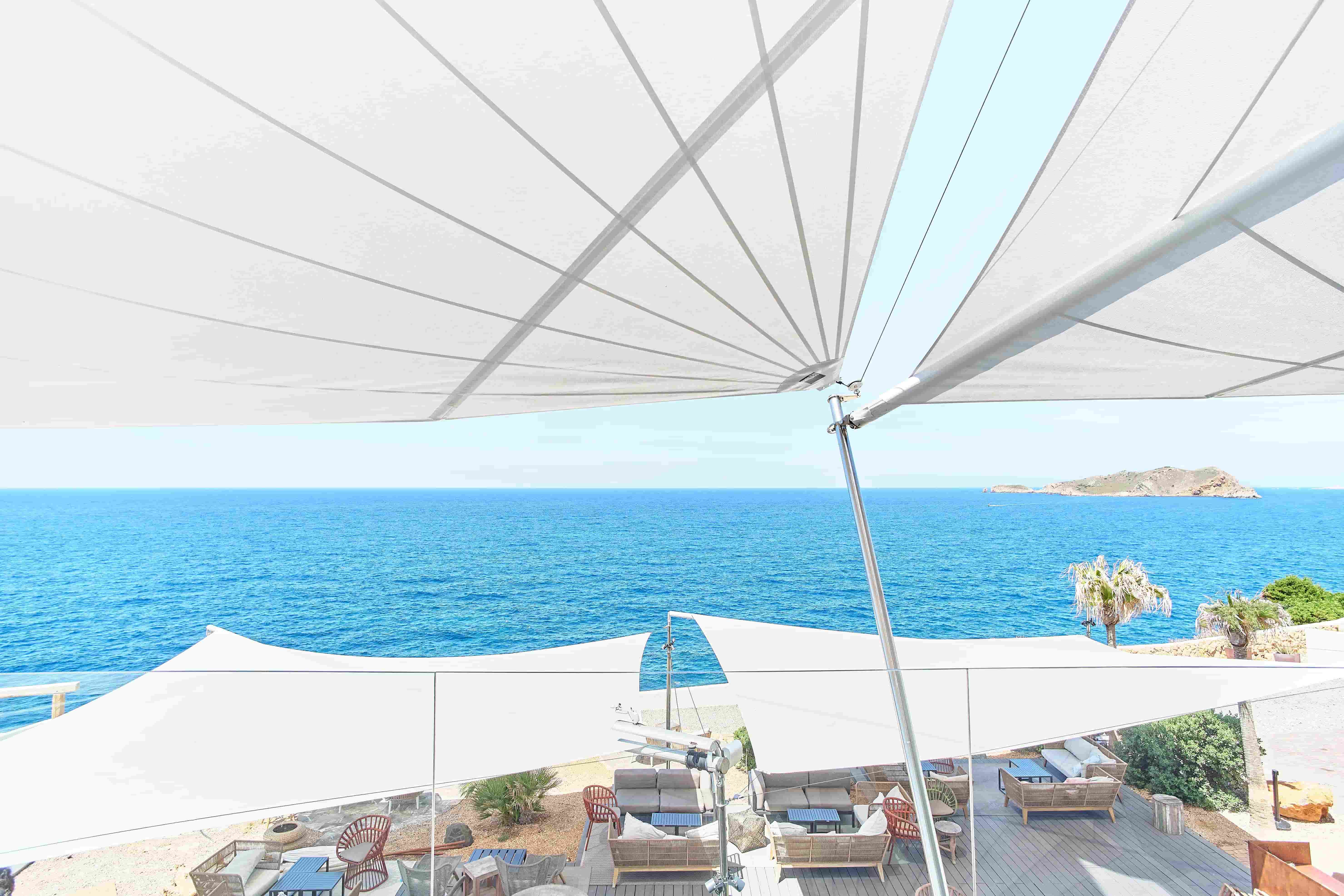 Hotels & Restaurants