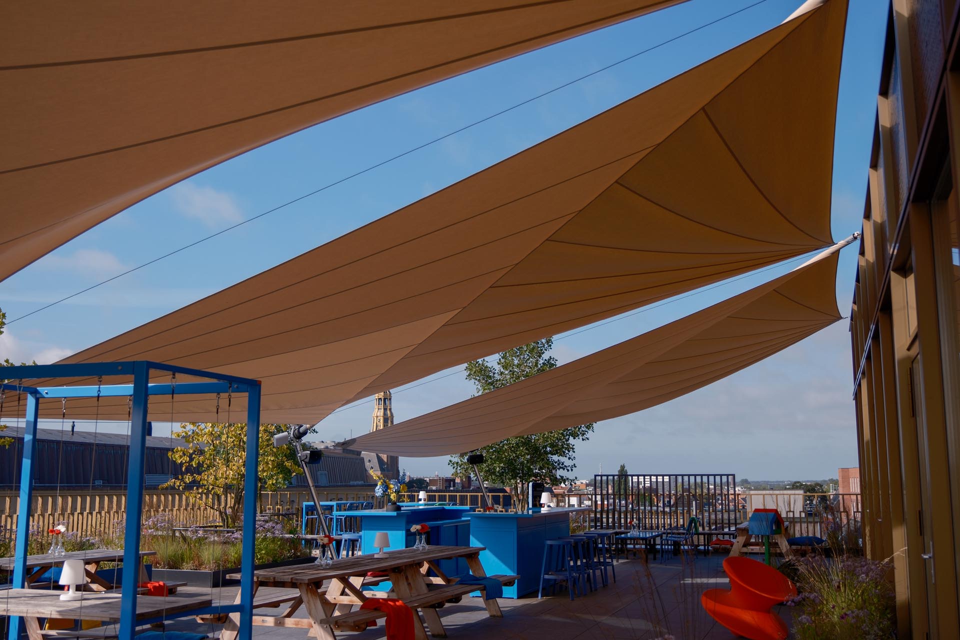 Automatischer Sonnenschutz für gewerbliche Außenbereiche