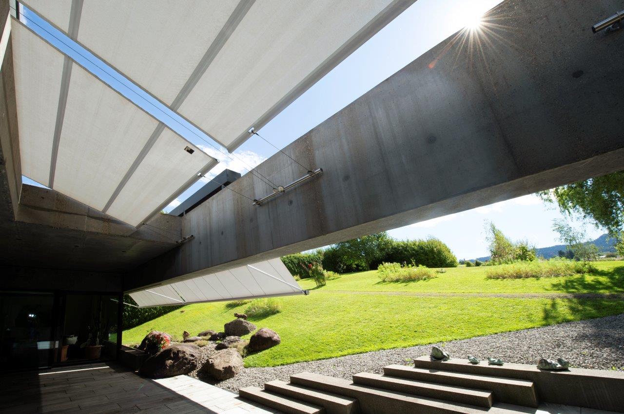 SunSquare Markise als stilvolle Ergänzung zu AX-I Anlagen von 2015