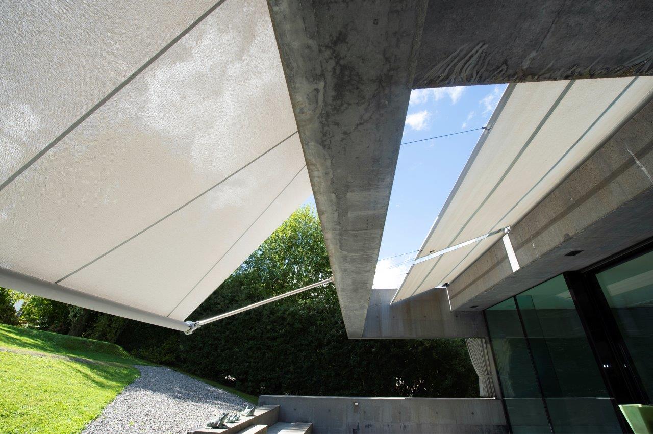 Detailansicht der Soltis 92 Bespannung der neuen SunSquare Markise