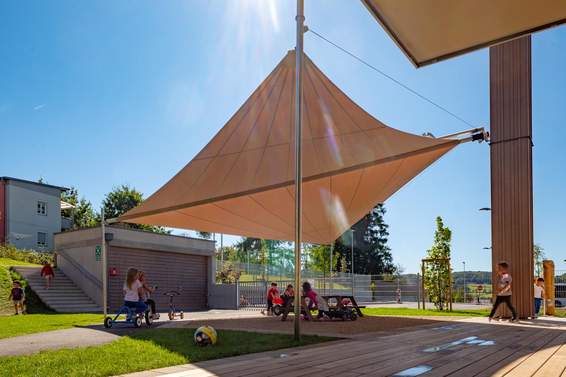 Acrylgewebe Sattler 314 sorgt für wetterfesten Schutz im Außenbereich