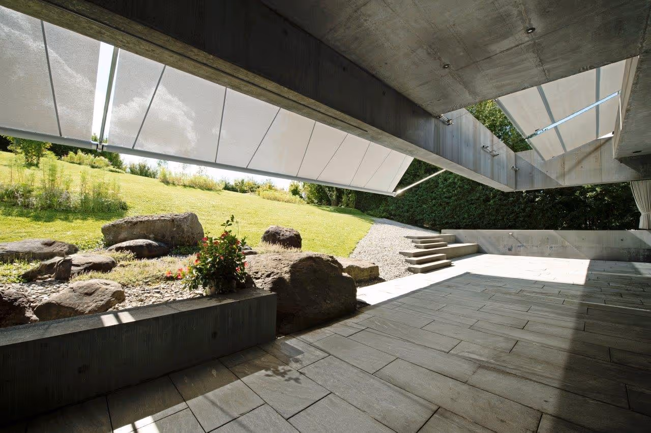 Montage der Fallarmmarkise durch Guggenberger GmbH – präzise und platzsparend